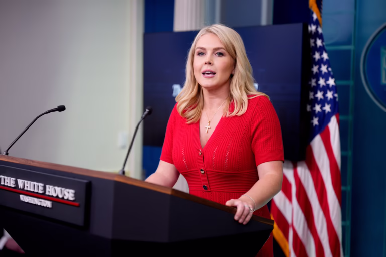 BREAKING: “IT’S A LACK OF RESPECT TO THE AUDIENCE” Karoline Leavitt slammed the NFL’s announcement on Sunday that Bad Bunny would be the main halftime host of Super Bowl LX. But the biggest shock wasn’t Bad Bunny… it was the unexpected name thrown into the middle of the storm – Jimmy Kimmel. Is Jimmy Kimmel just a scapegoat or is there a shocking secret behind the scenes of the Super Bowl? See below p-TT