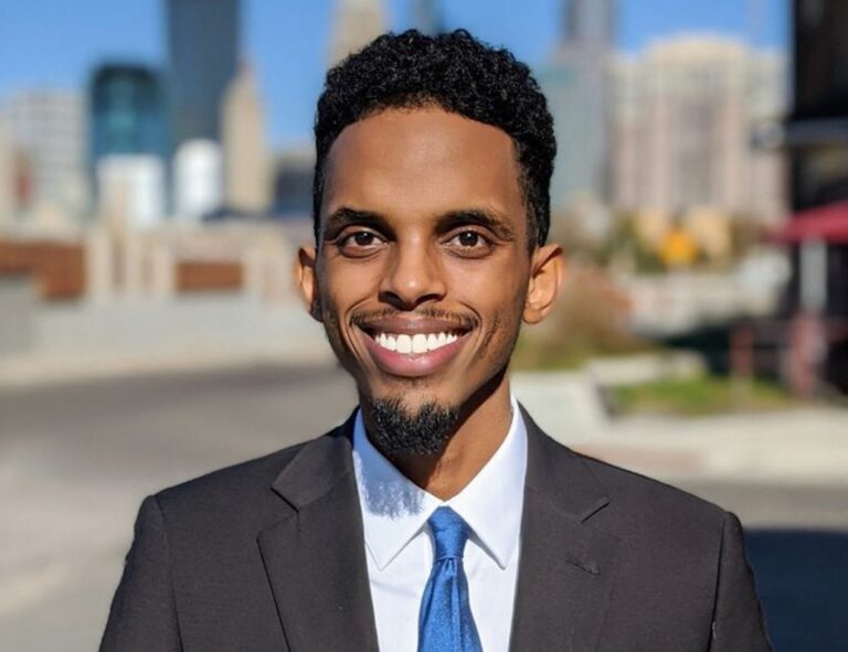 WATCH: Notorious Minnesota Leftist Waves a Somali Flag and Speaks in Somalian While Pledging His Loyalty to Somalia in a Minneapolis Rally